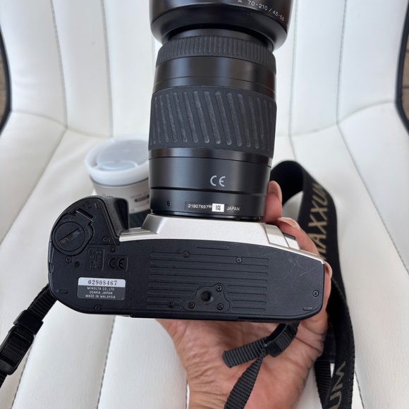 Vintage Minolta QTSI Maxxum 35 mm Film Camera with 70-210 & 35-80 AF Zoom Lens - Picture 11 of 17